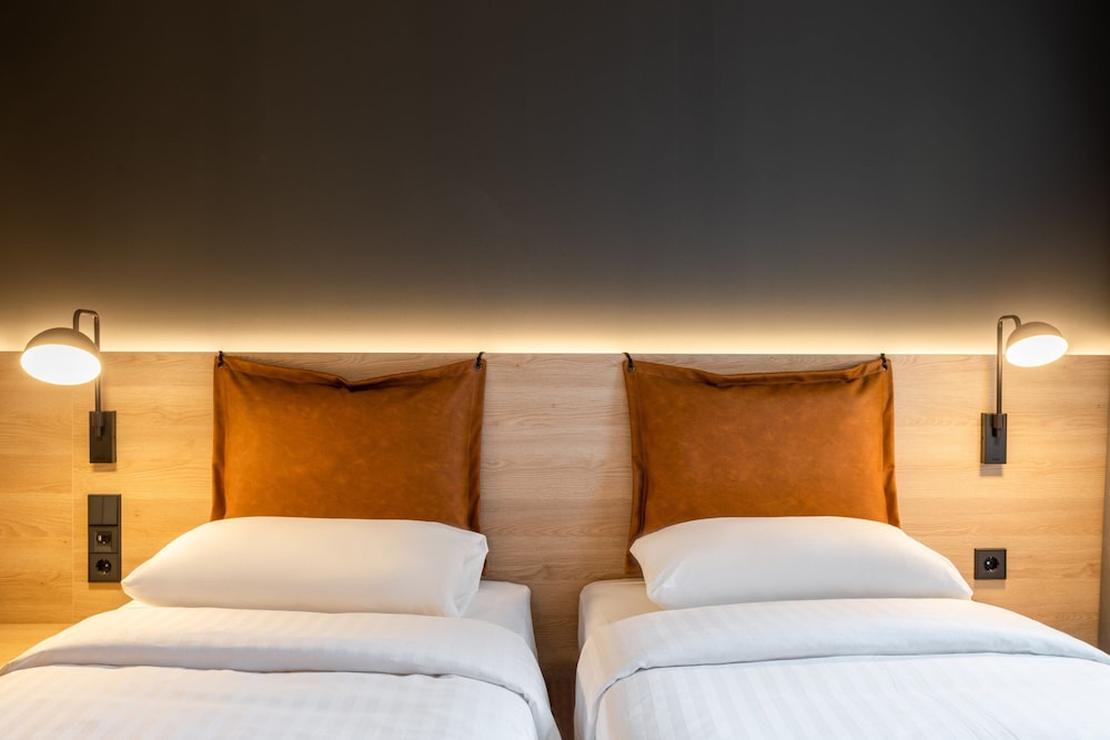 Room, 2 Twin Beds - Photo 4