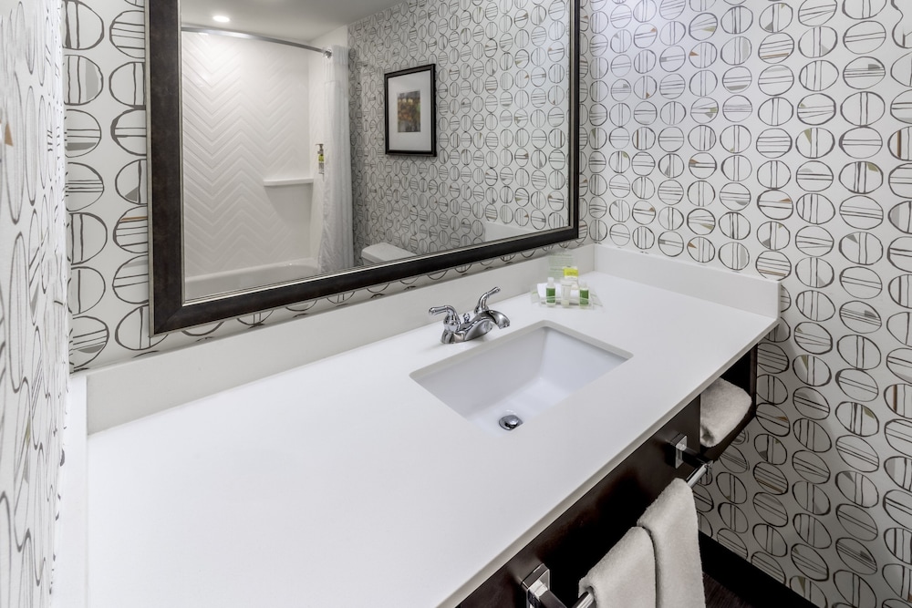 Suite, 1 Bedroom - Photo 5