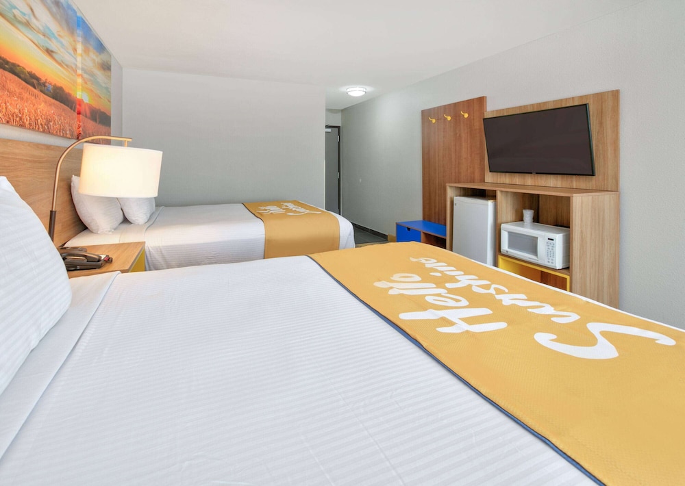 Standard Room, 2 Queen Beds - Photo 4