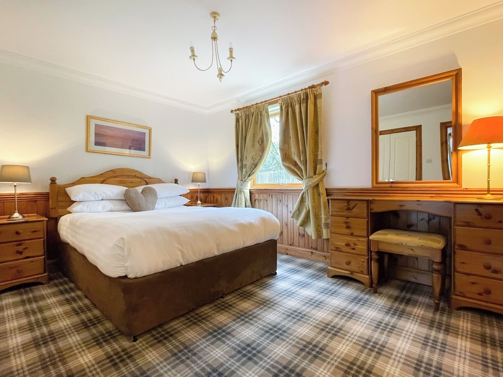 Chalet, 3 Bedrooms, Hot Tub (Montrose) photo 2