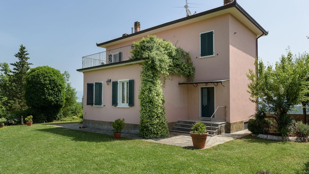 Villa photo 3