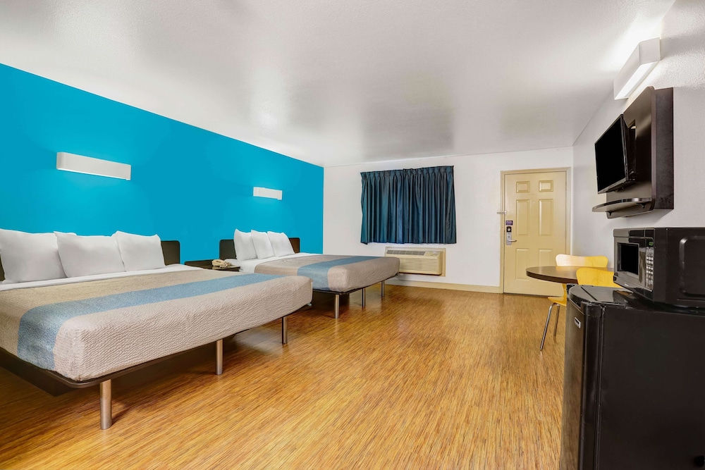 Standard Room, 2 Queen Beds, Non Smoking