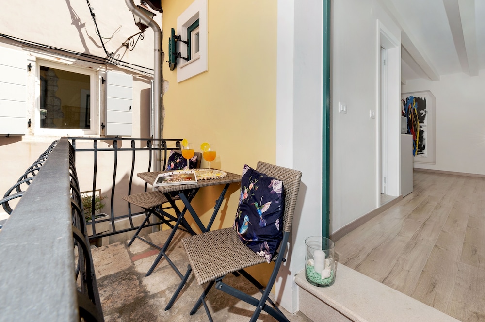 City Apartment, 1 Bedroom, Balcony photo 1
