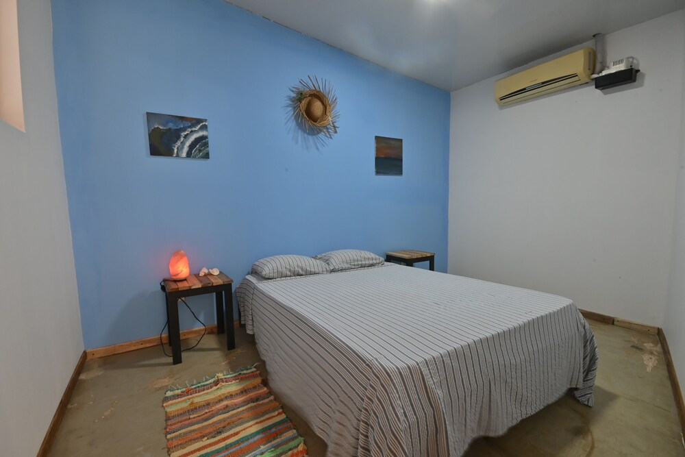 Economy Room, 1 Queen Bed, Shared Bathroom photo 1