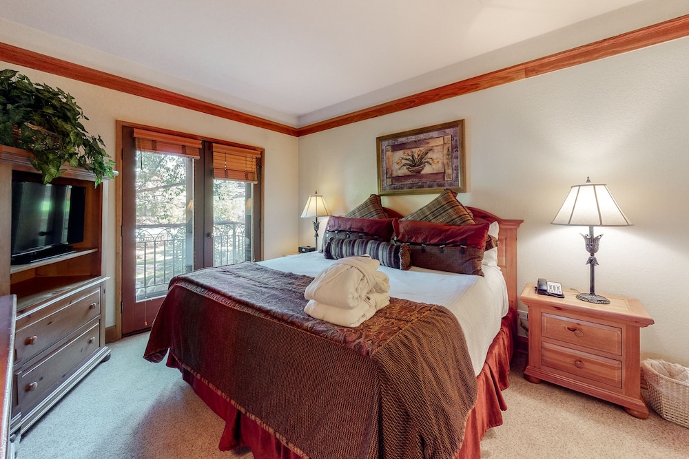 Standard 1 Bedroom Condo