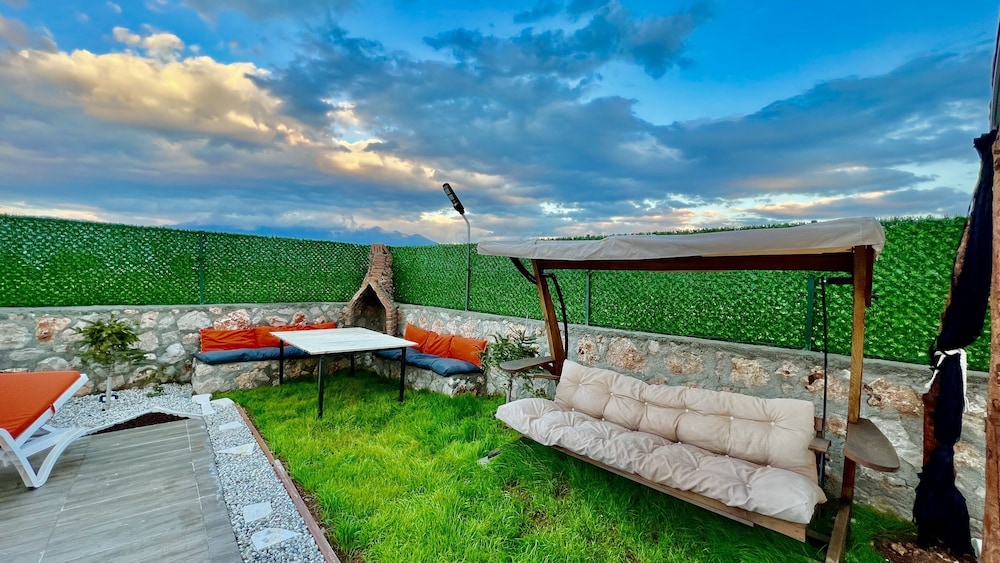 Family Bungalow, 2 Bedrooms, Smoking, Mountain View photo 3
