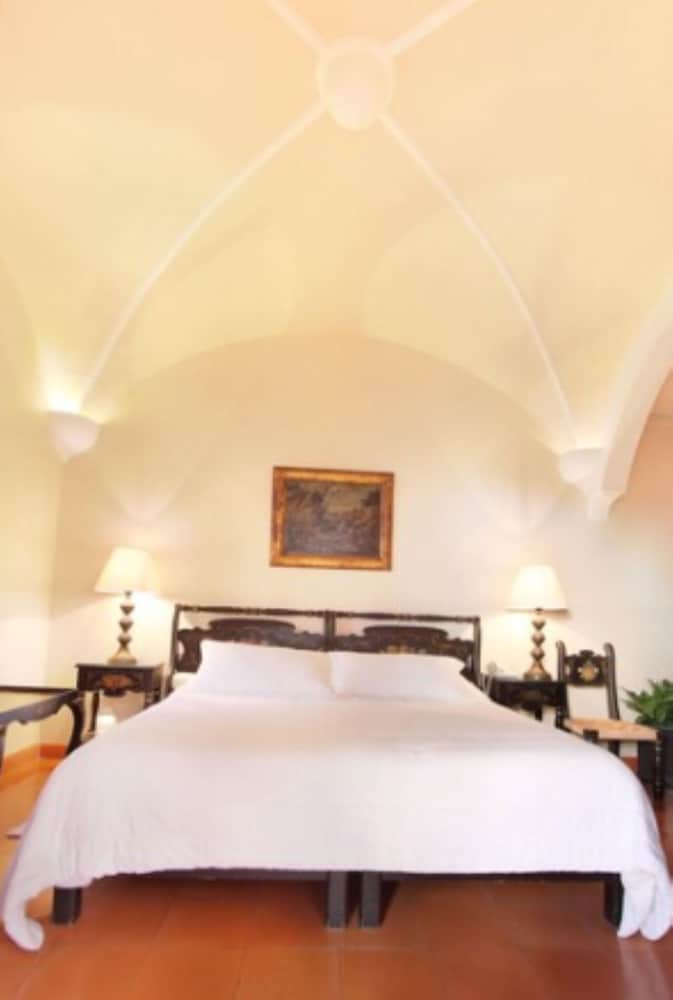 Deluxe King Room - Photo 7