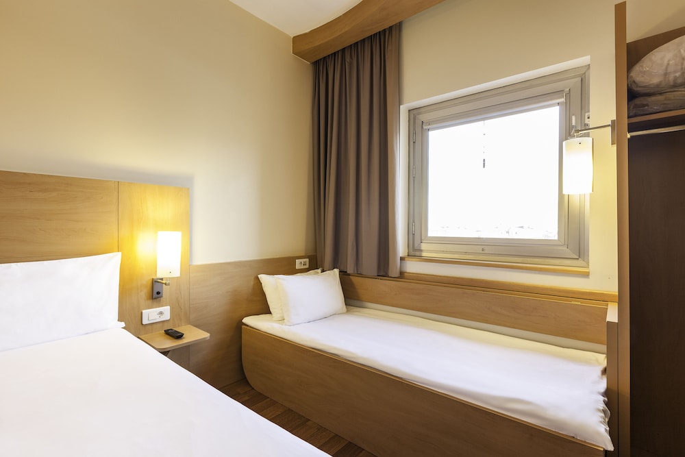 Room, Multiple Beds - Photo 3