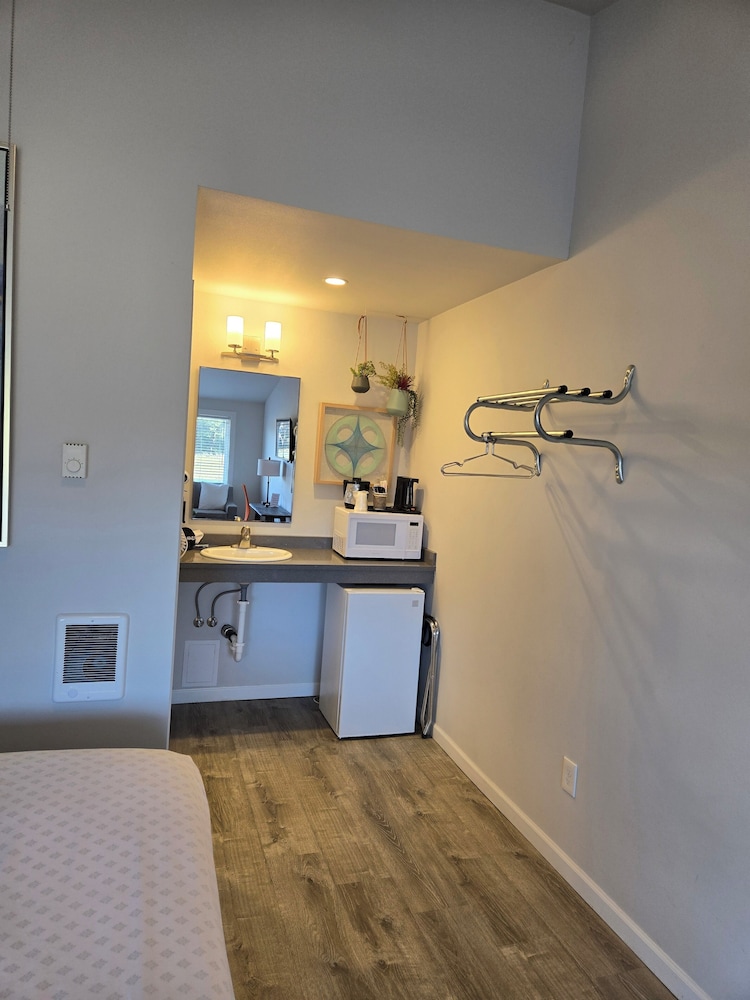 Room, 1 King Bed photo 1
