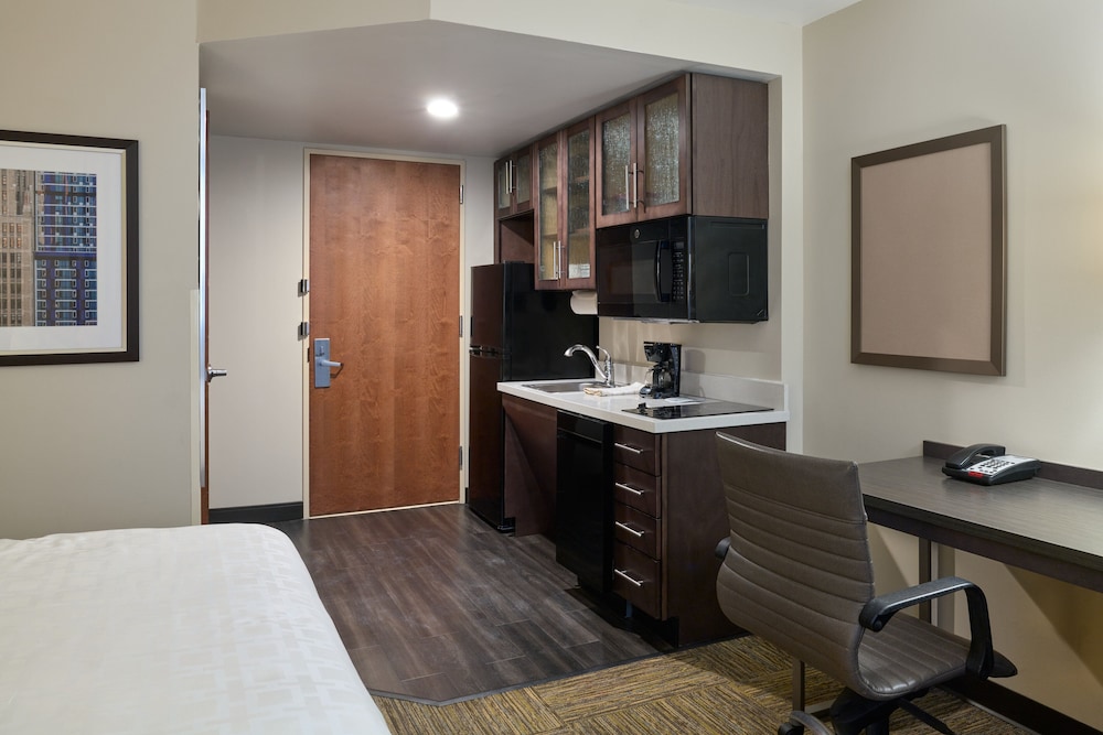 Studio Suite, 1 Queen Bed, Kitchen thumbnail 6