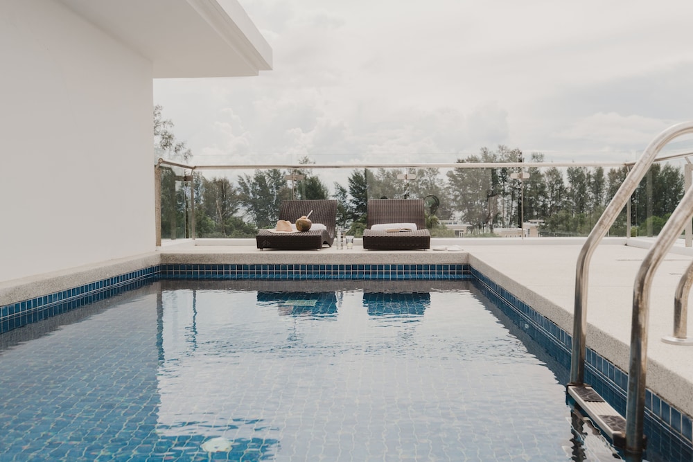 4 Bedroom Penthouse Pool Suite with Kitchen photo 3