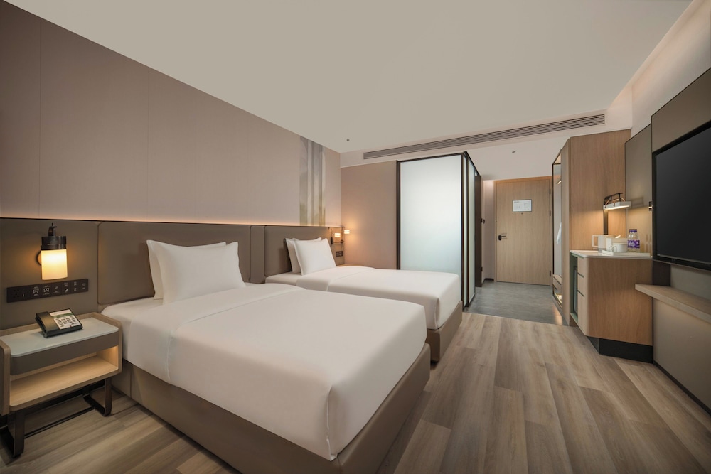 Standard Room, 2 Twin Beds, City View