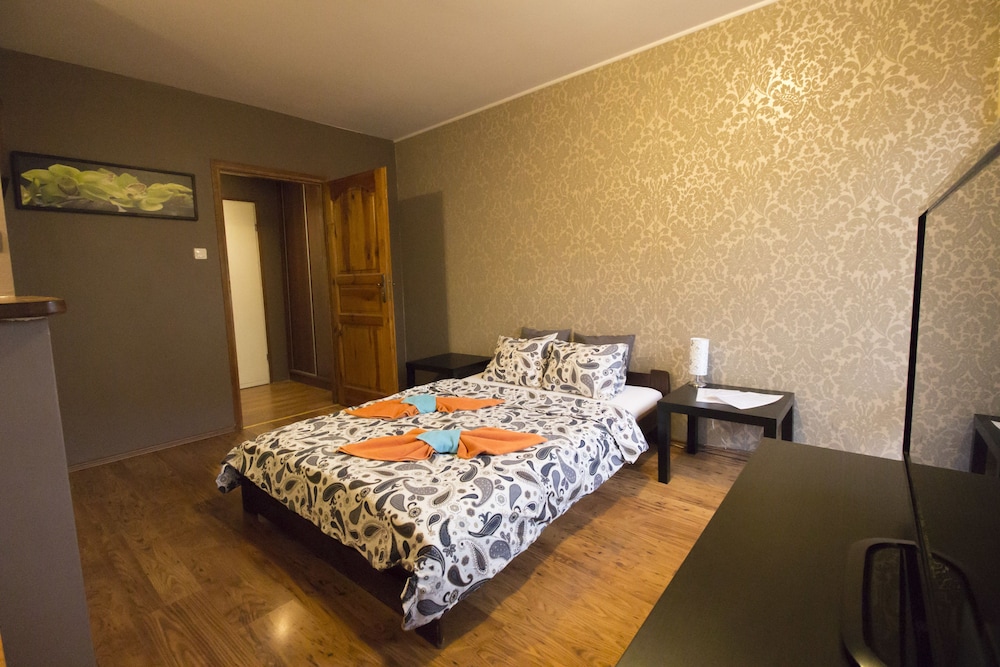 Economy Studio (Biskupia 7 Street no 4)