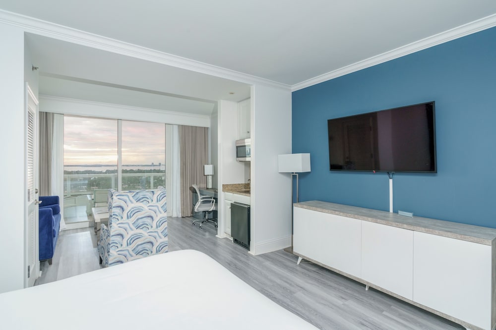 Studio, Balcony, Bay View