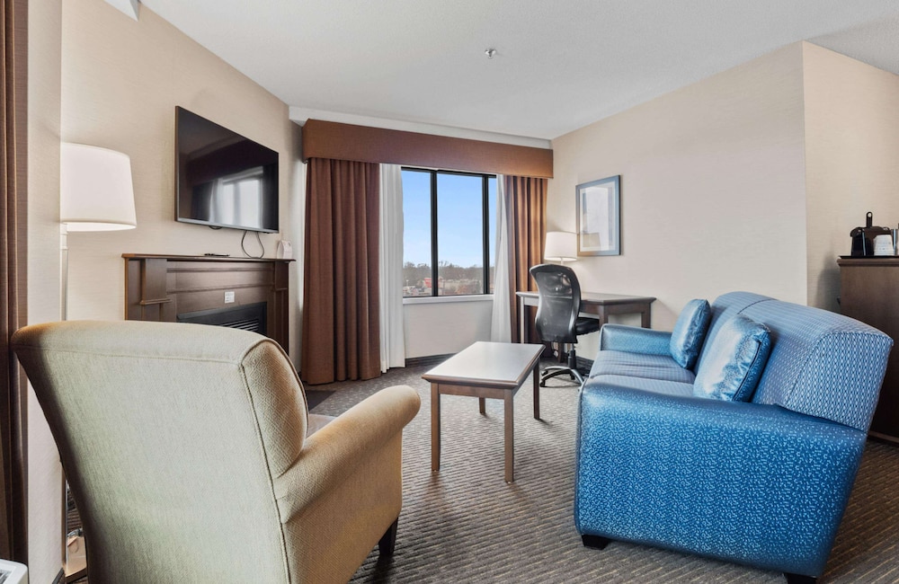 Standard Room, 1 King Bed, Jetted Tub, Tower (Shower Only) - Photo 3
