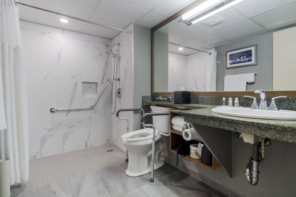 Suite, 2 Double Beds, Mobility Accessible, Refrigerator & Microwave (with Sofabed) thumbnail 5