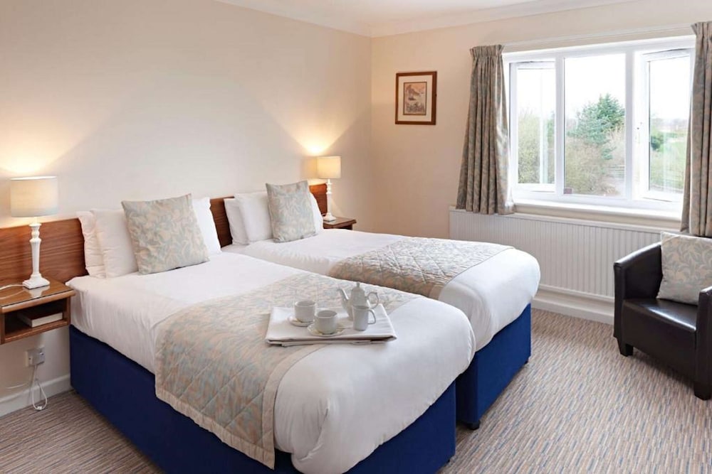Classic Room, 2 Twin Beds, Non Smoking - Photo 4