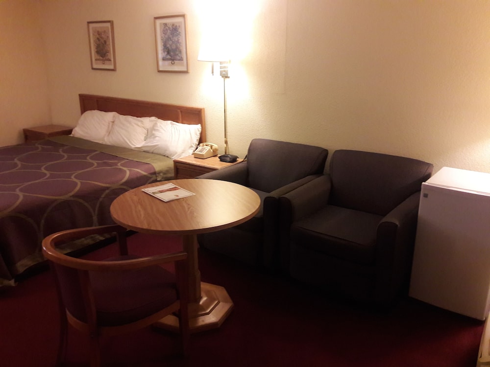 Standard Room, 1 King Bed, Non Smoking photo 1