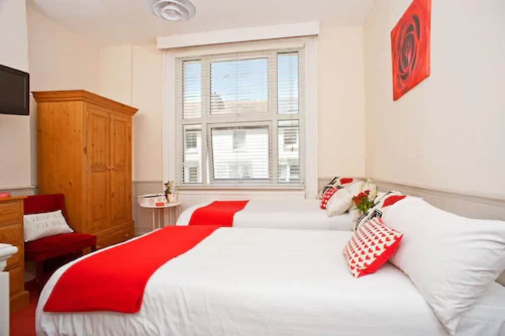 Twin Room, Ensuite photo 2