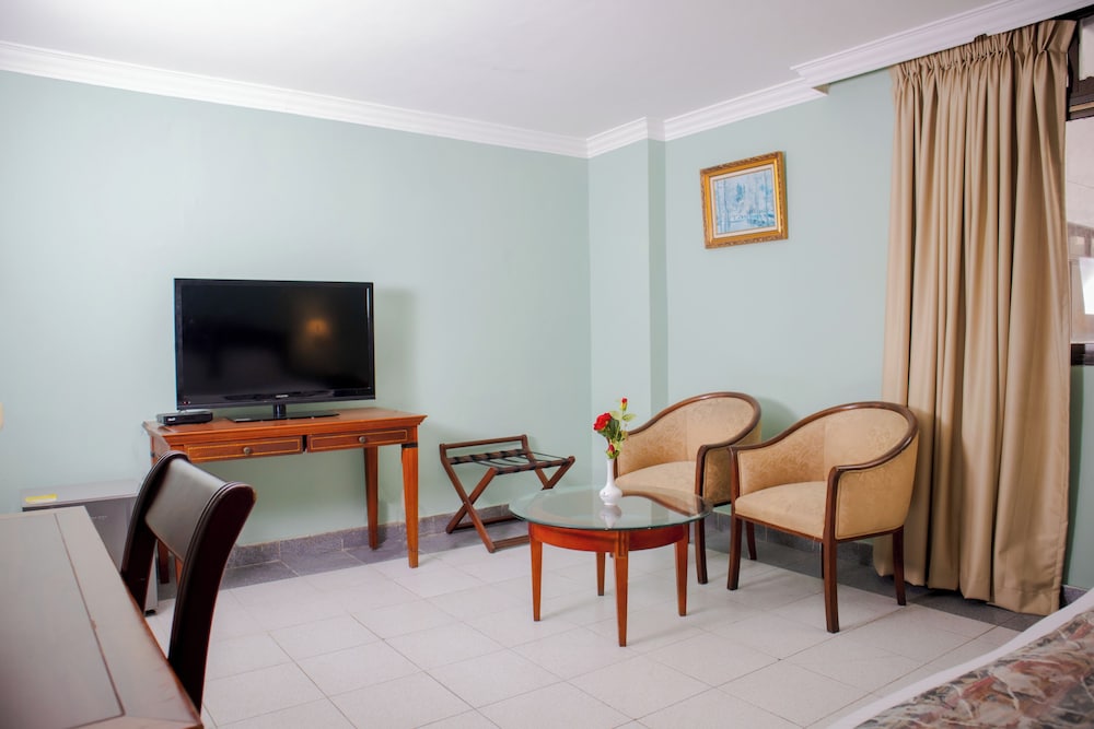 Premium Room, 1 Queen Bed, Non Smoking - Photo 4