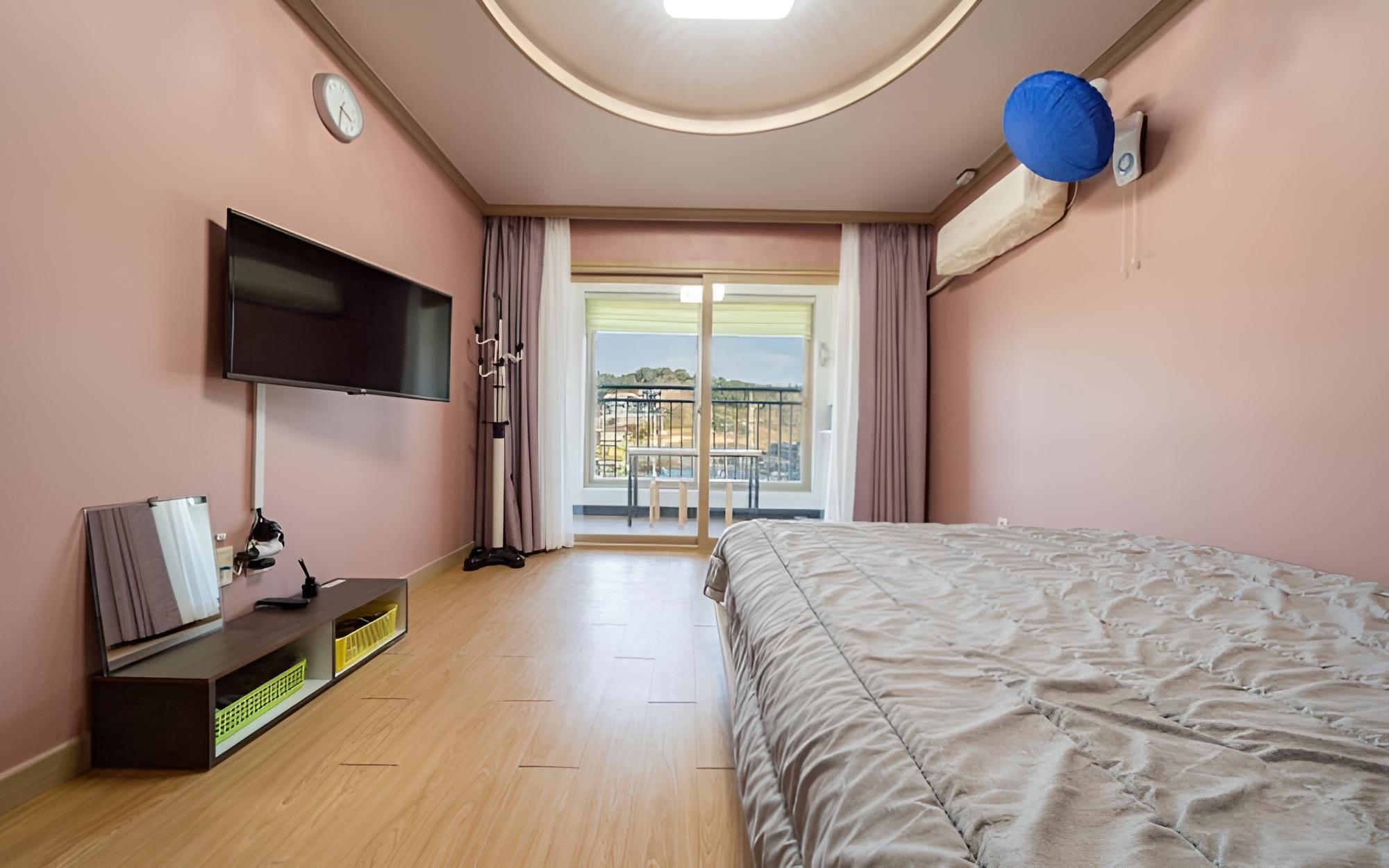 Room (Room 303) photo 1