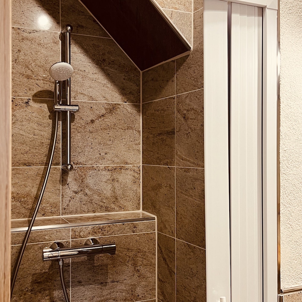 4-person room with private bathroom & kitchenette photo 3