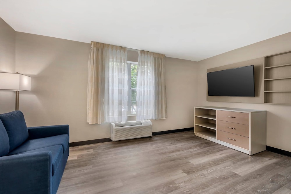 Suite, Multiple Beds, Non Smoking - Photo 11