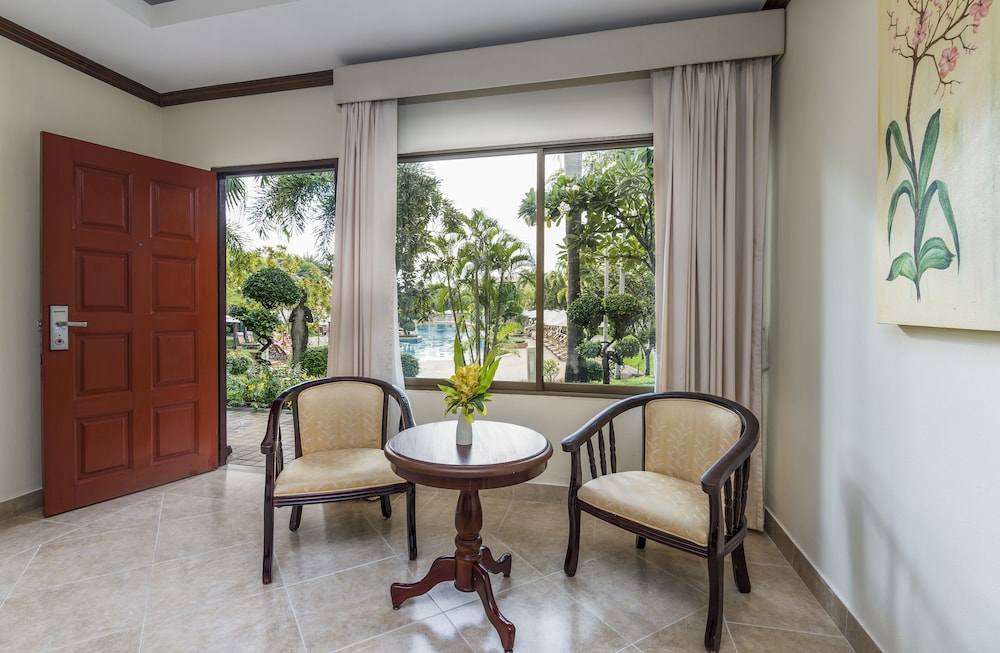 Deluxe Double Room, Poolside - Photo 2