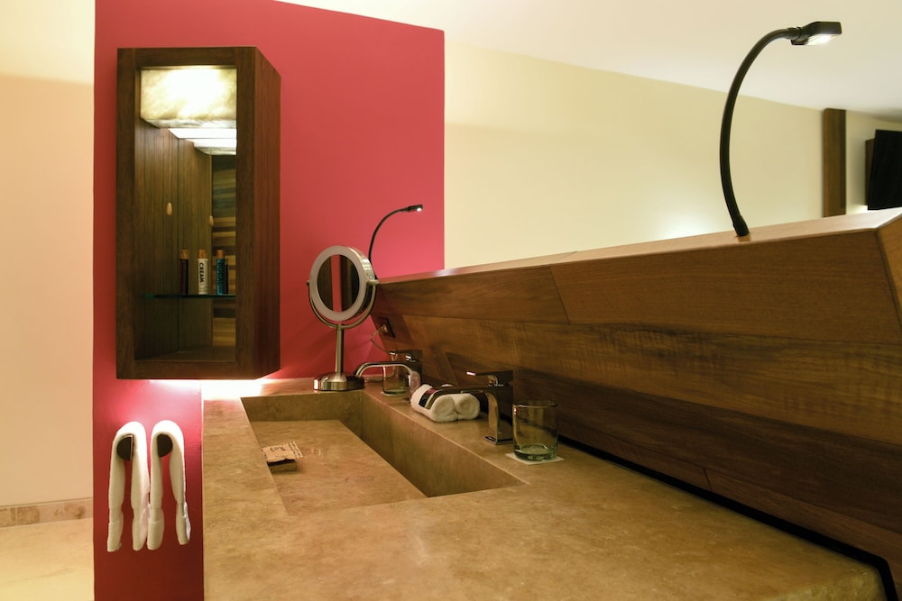 Junior Suite Adults thumbnail 5