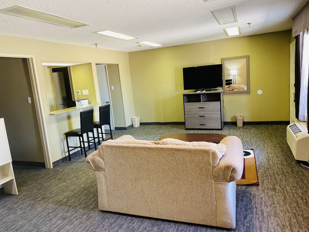 Suite, 1 King Bed photo 2