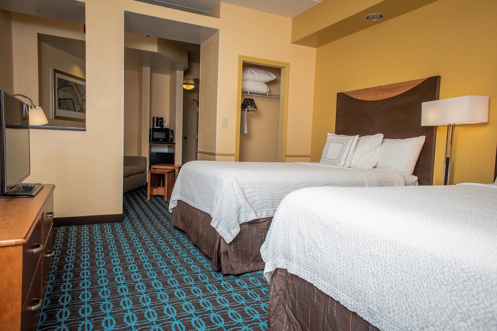 Room, 2 Queen Beds - Photo 3