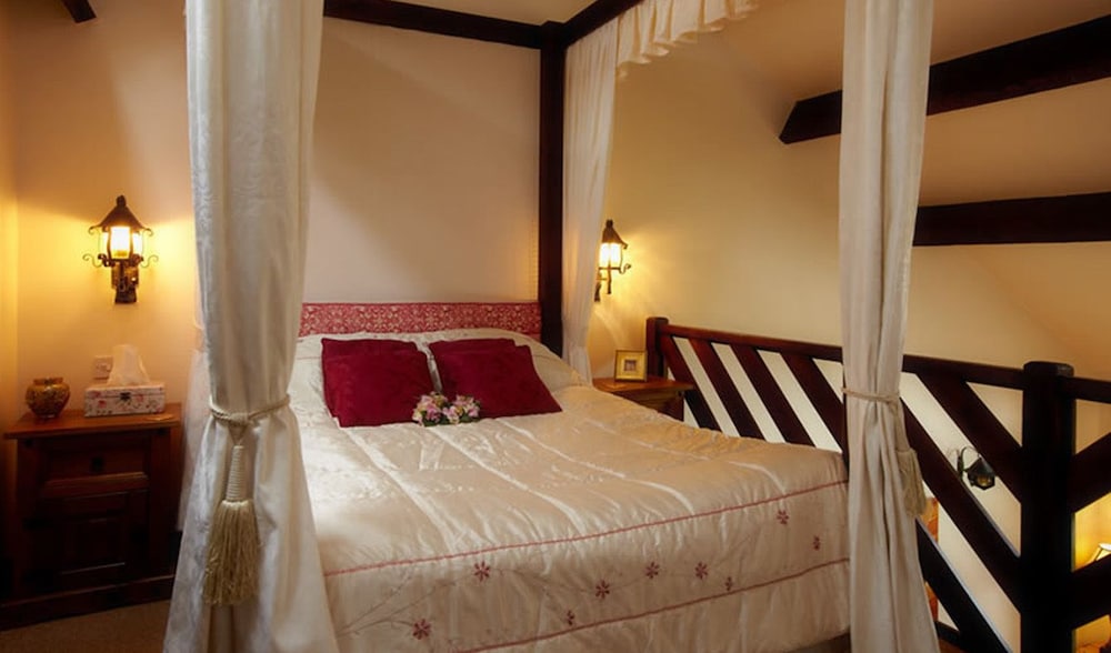 4-Poster Cottage