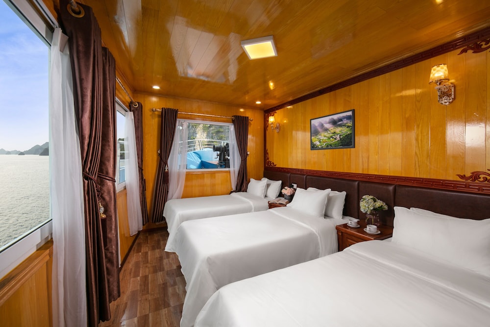 Deluxe Triple Room, Ocean View photo 2