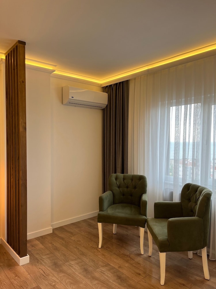 Deluxe Room, 1 Queen Bed, Sea View photo 3