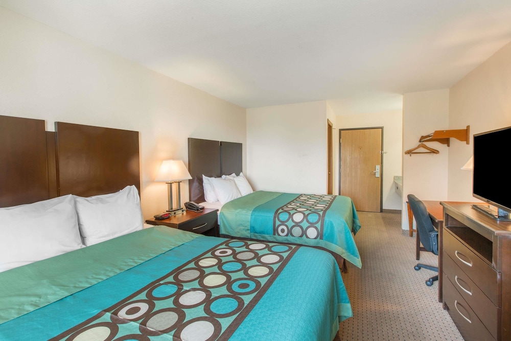 Room, 2 Queen Beds, Smoking - Photo 2