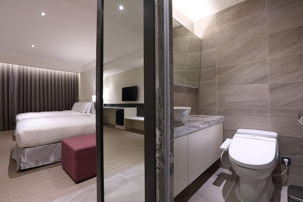 Family Quadruple Room, 2 Double Beds, Bathtub photo 2