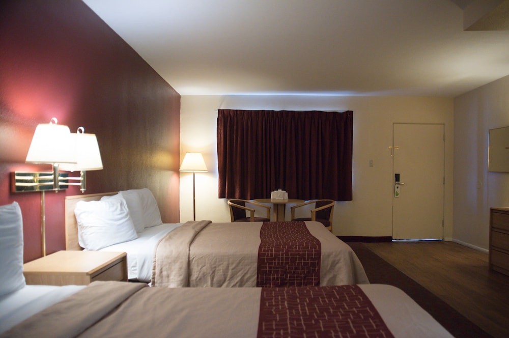 Deluxe Room, 2 Queen Beds, Non Smoking - Photo 2