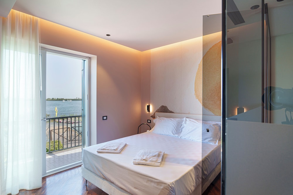 Deluxe Double Room, Lake View