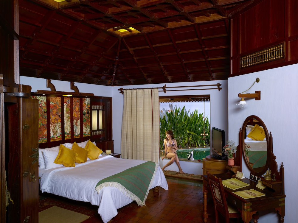Deluxe Room, 1 King Bed (Heritage Lake View Villa with Private)