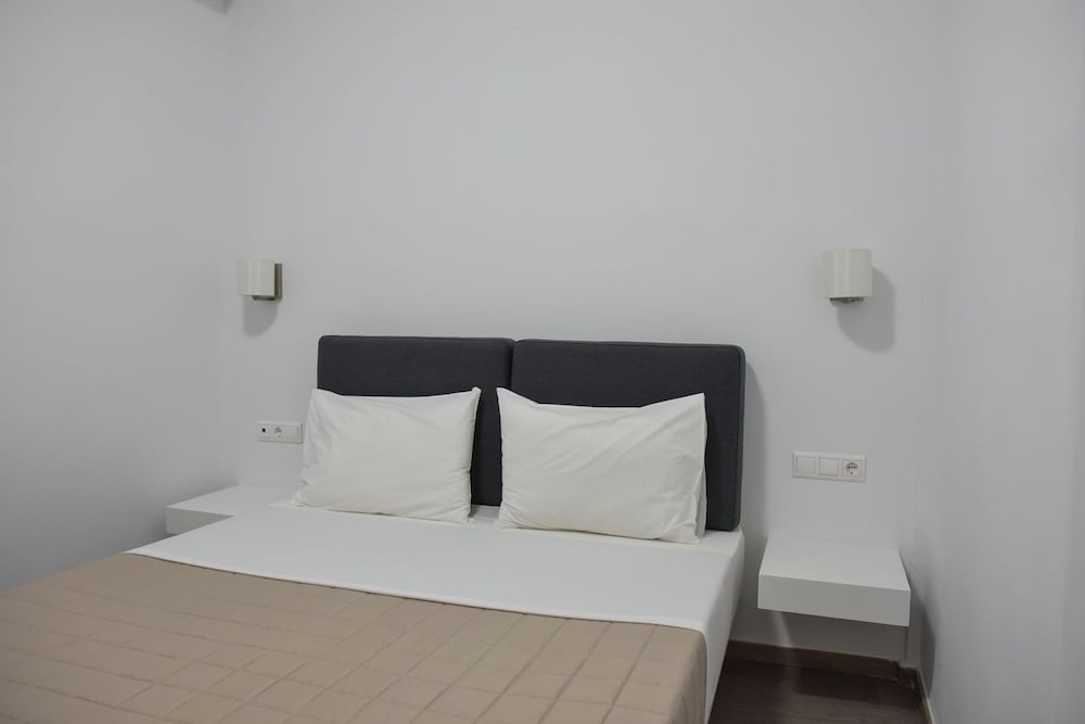 Studio (Small)