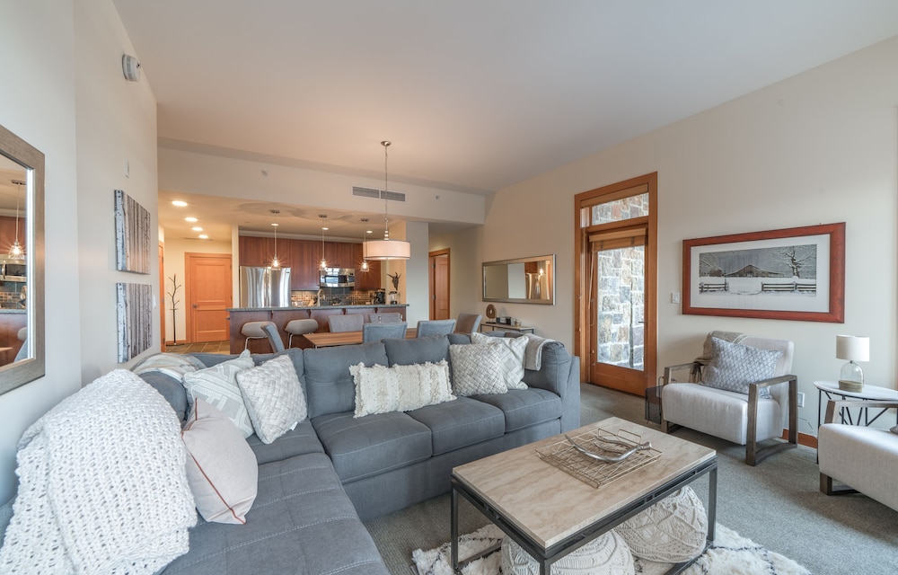 Luxury Condo, 3 Bedrooms photo 1