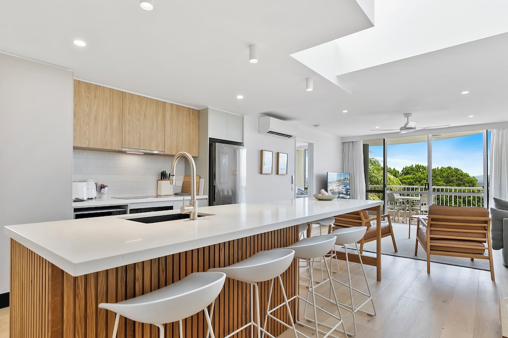 Premium Penthouse, 3 Bedrooms, Hot Tub, Mountain View photo 1