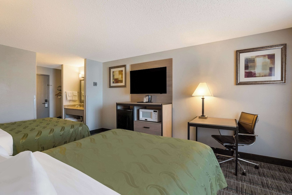 Standard Room, 2 Queen Beds, Non Smoking - Photo 4
