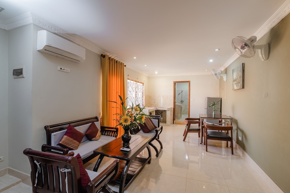 Family Room, 2 Bedrooms - Photo 12