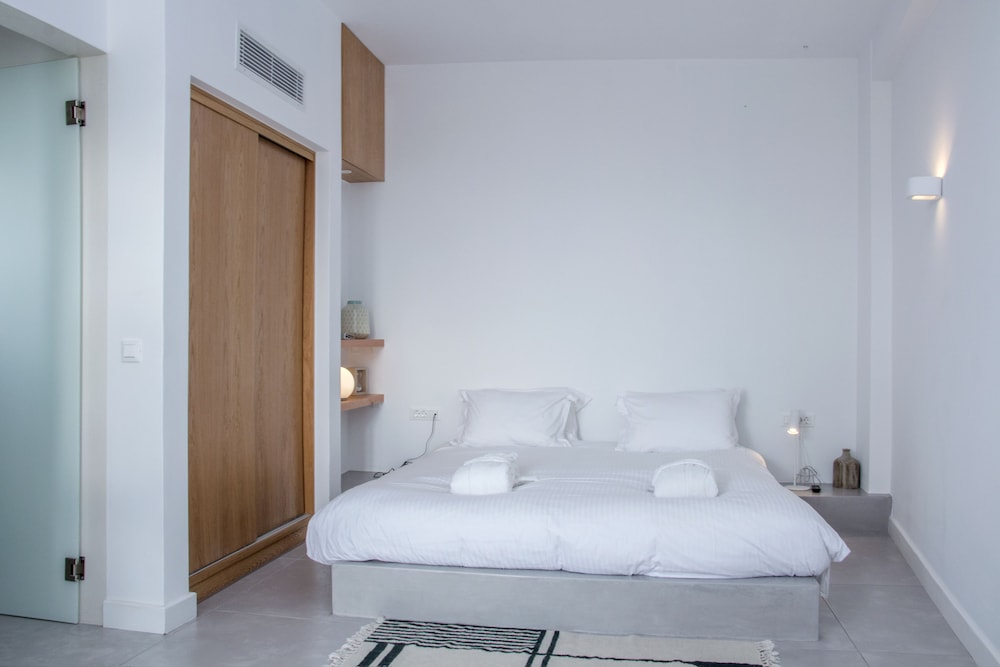 Suite, Pool View (Caldera View) - Photo 11