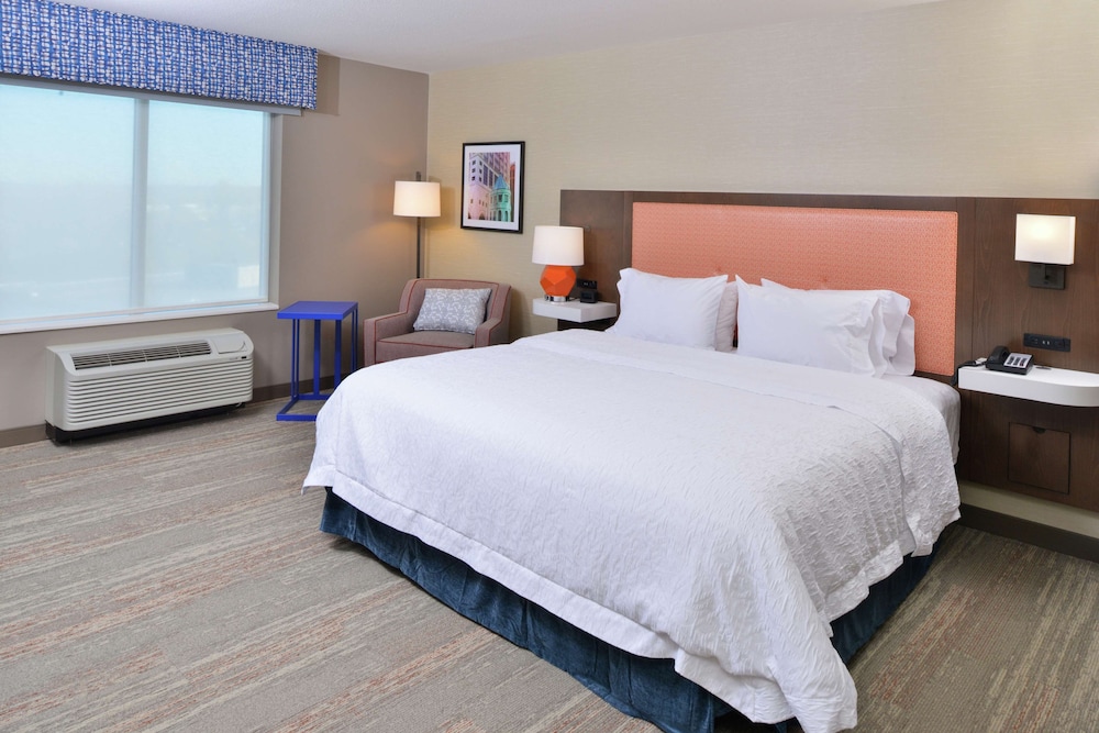 Room, 1 King Bed, Accessible (Hearing) - Photo 2