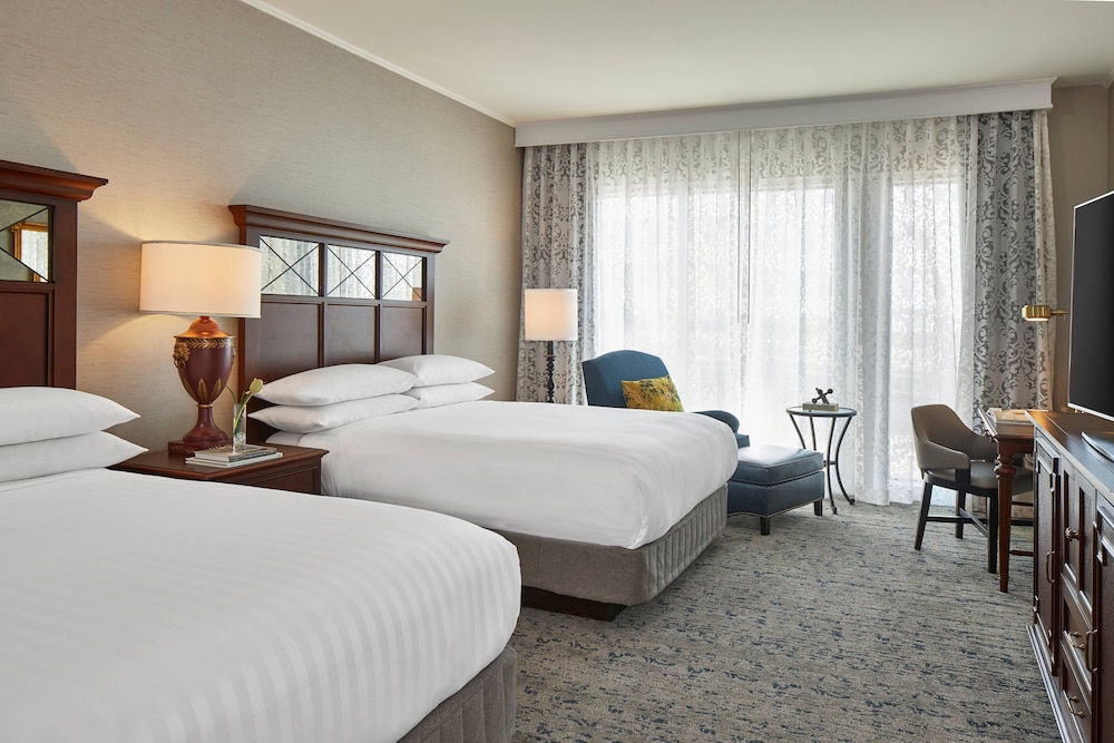 Deluxe Room, 2 Queen Beds - Photo 1