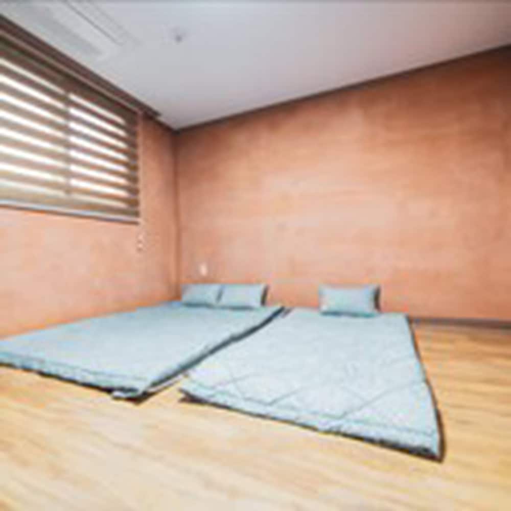 Room (Ondol) photo 3