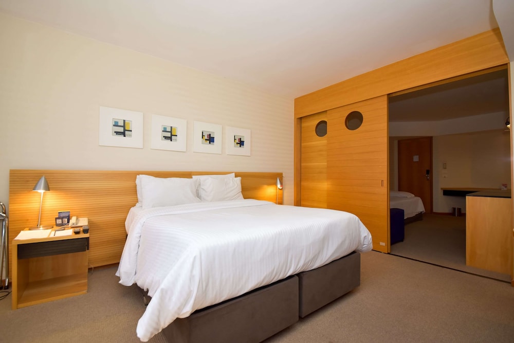 Deluxe Room, Multiple Beds - Photo 6