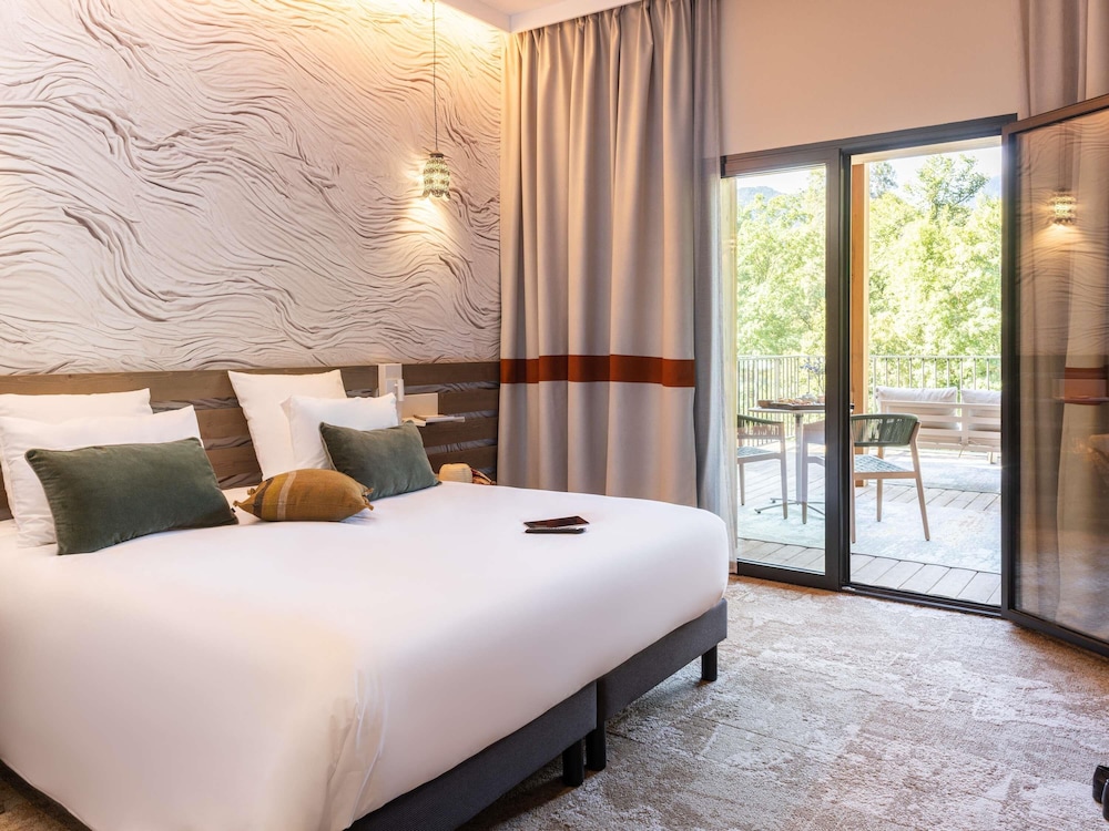 Privilege, Family Room, Multiple Beds, Balcony, Mountain View photo 3